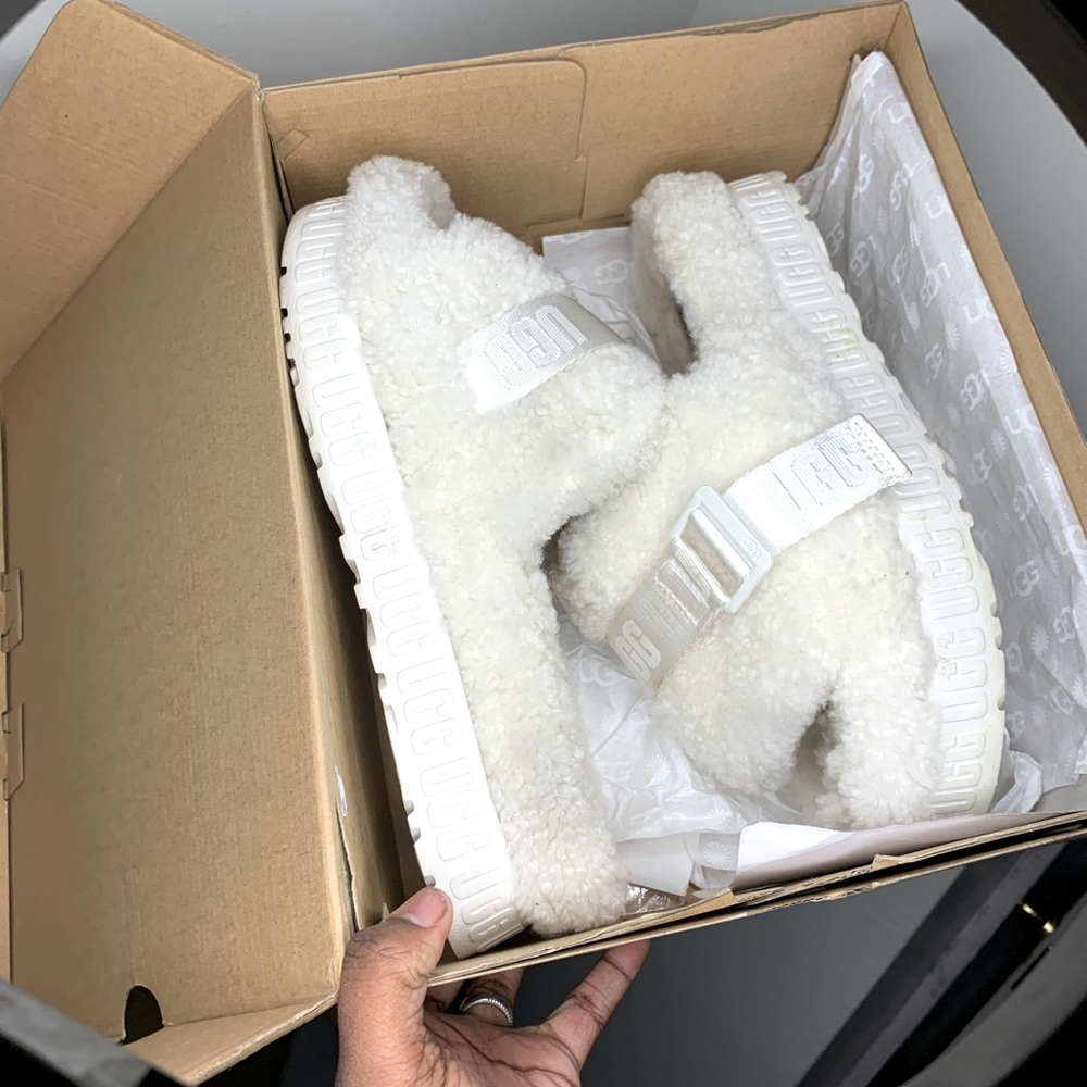 WOMEN’S FLUFFITA UGG SLIDES